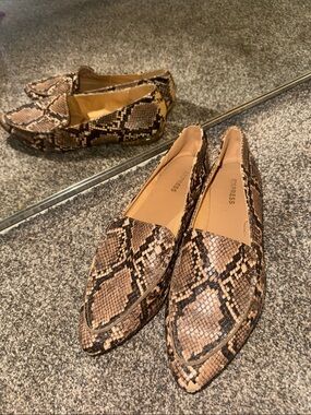 Express Women's Snake-Print Pointed Loafers in Brown/Tan